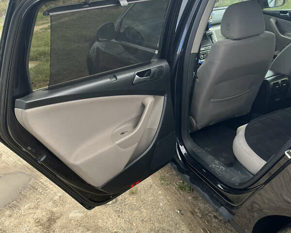 Черный Фольксваген Пассат, объемом двигателя 1.97 л и пробегом 302 тыс. км за 8150 $, фото 11 на Automoto.ua