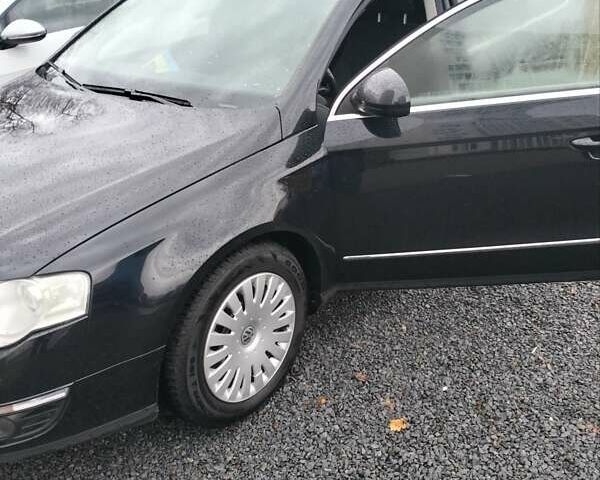 Черный Фольксваген Пассат, объемом двигателя 1.97 л и пробегом 326 тыс. км за 7500 $, фото 2 на Automoto.ua