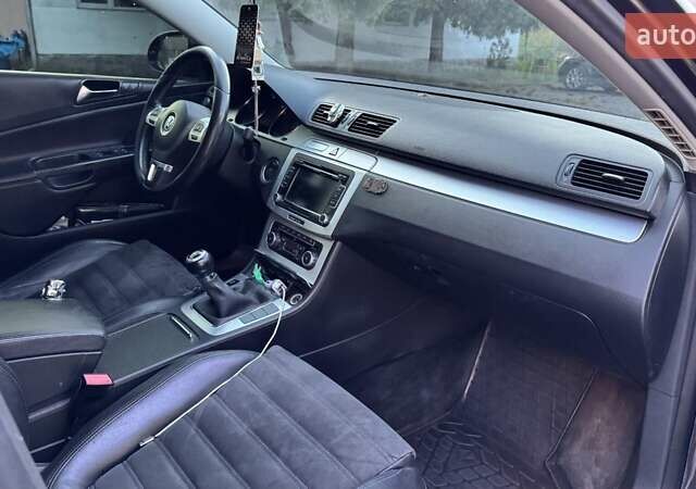 Черный Фольксваген Пассат, объемом двигателя 2 л и пробегом 290 тыс. км за 7200 $, фото 8 на Automoto.ua