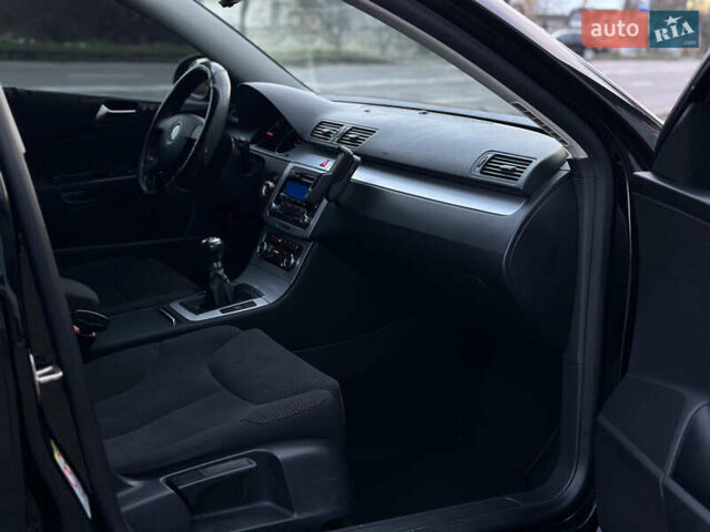 Чорний Фольксваген Пассат, об'ємом двигуна 1.6 л та пробігом 285 тис. км за 6999 $, фото 33 на Automoto.ua