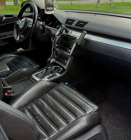 Черный Фольксваген Пассат, объемом двигателя 2 л и пробегом 323 тыс. км за 8300 $, фото 6 на Automoto.ua