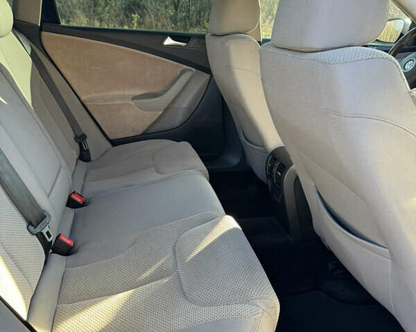 Черный Фольксваген Пассат, объемом двигателя 1.6 л и пробегом 351 тыс. км за 6700 $, фото 8 на Automoto.ua