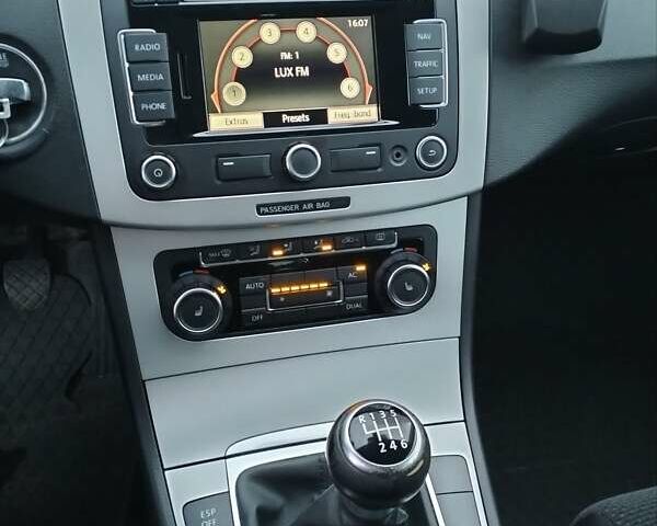 Черный Фольксваген Пассат, объемом двигателя 1.97 л и пробегом 326 тыс. км за 7500 $, фото 4 на Automoto.ua