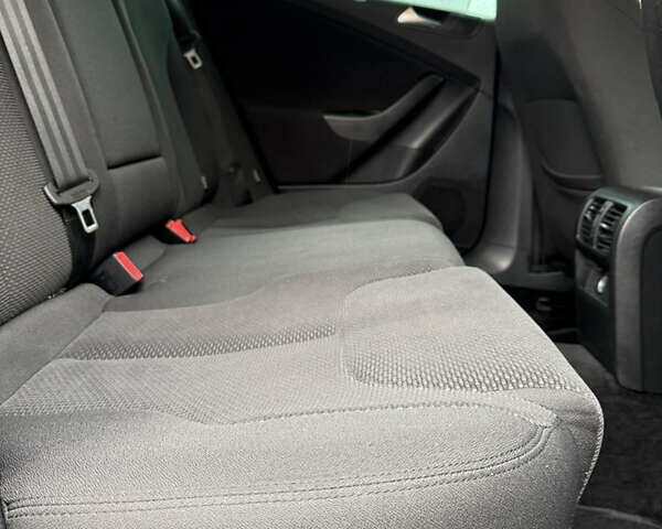 Черный Фольксваген Пассат, объемом двигателя 1.4 л и пробегом 181 тыс. км за 6999 $, фото 26 на Automoto.ua