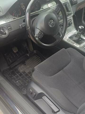 Чорний Фольксваген Пассат, об'ємом двигуна 1.6 л та пробігом 275 тис. км за 8300 $, фото 11 на Automoto.ua