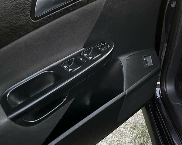 Черный Фольксваген Пассат, объемом двигателя 1.97 л и пробегом 345 тыс. км за 7400 $, фото 20 на Automoto.ua