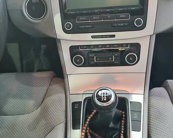 Черный Фольксваген Пассат, объемом двигателя 1.6 л и пробегом 340 тыс. км за 7000 $, фото 40 на Automoto.ua