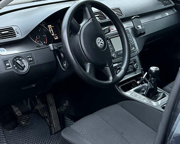 Черный Фольксваген Пассат, объемом двигателя 1.97 л и пробегом 322 тыс. км за 5850 $, фото 3 на Automoto.ua