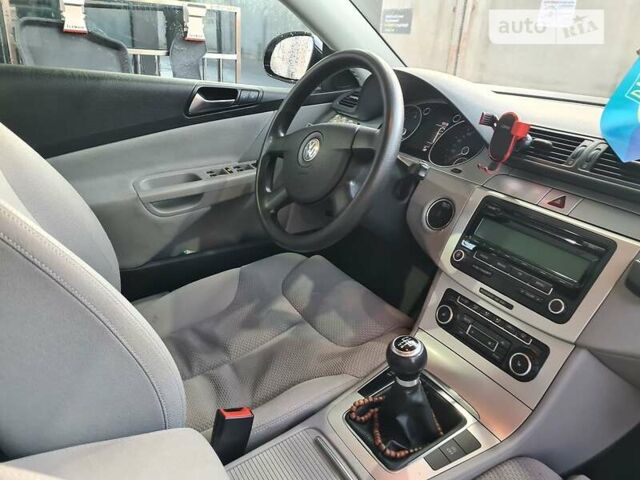 Черный Фольксваген Пассат, объемом двигателя 1.6 л и пробегом 340 тыс. км за 7000 $, фото 38 на Automoto.ua