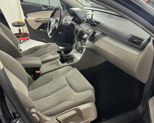 Черный Фольксваген Пассат, объемом двигателя 1.6 л и пробегом 351 тыс. км за 6700 $, фото 15 на Automoto.ua