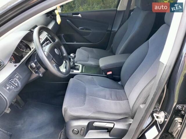 Чорний Фольксваген Пассат, об'ємом двигуна 1.4 л та пробігом 175 тис. км за 8950 $, фото 28 на Automoto.ua