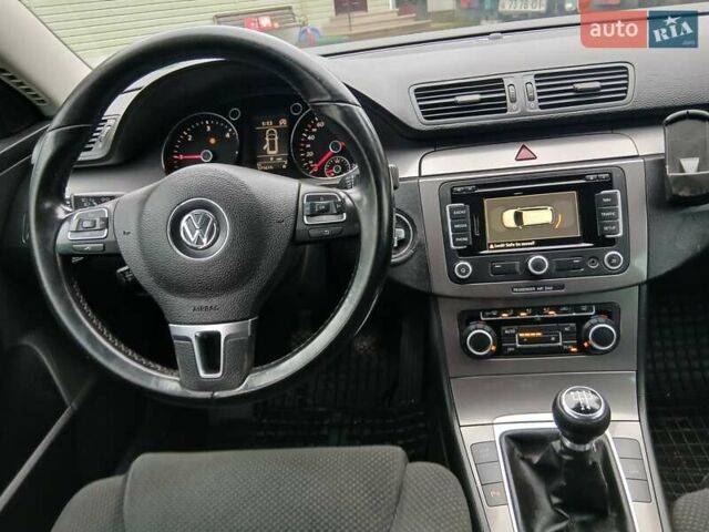 Черный Фольксваген Пассат, объемом двигателя 1.6 л и пробегом 321 тыс. км за 7300 $, фото 12 на Automoto.ua