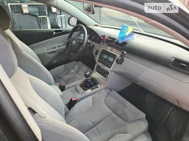 Черный Фольксваген Пассат, объемом двигателя 1.6 л и пробегом 340 тыс. км за 7000 $, фото 37 на Automoto.ua