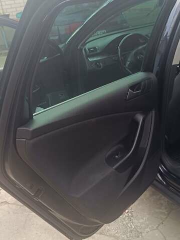 Чорний Фольксваген Пассат, об'ємом двигуна 1.6 л та пробігом 275 тис. км за 8300 $, фото 16 на Automoto.ua