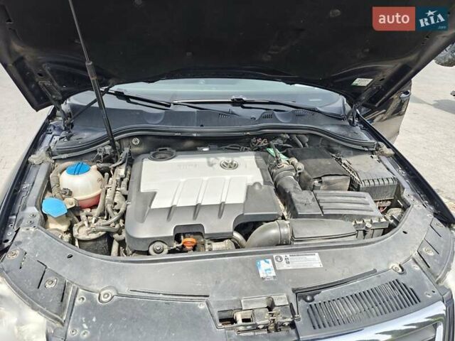 Черный Фольксваген Пассат, объемом двигателя 2 л и пробегом 370 тыс. км за 7800 $, фото 3 на Automoto.ua