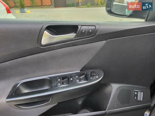 Черный Фольксваген Пассат, объемом двигателя 1.6 л и пробегом 294 тыс. км за 7300 $, фото 30 на Automoto.ua