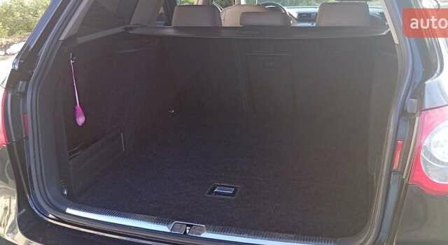 Черный Фольксваген Пассат, объемом двигателя 1.97 л и пробегом 325 тыс. км за 8900 $, фото 12 на Automoto.ua