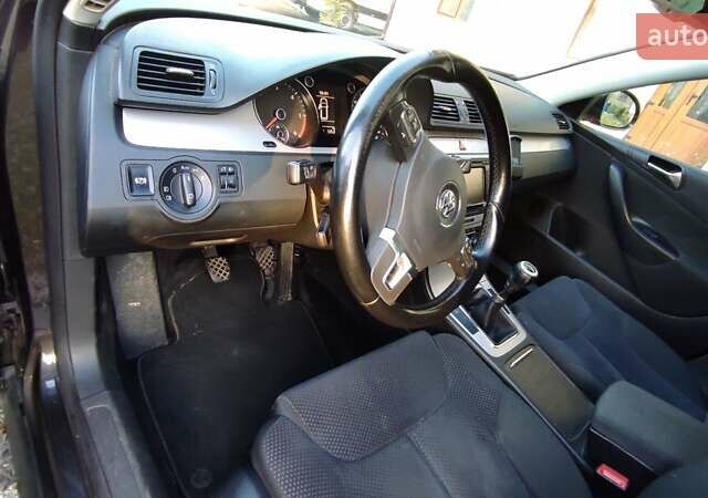 Черный Фольксваген Пассат, объемом двигателя 1.9 л и пробегом 280 тыс. км за 7900 $, фото 10 на Automoto.ua