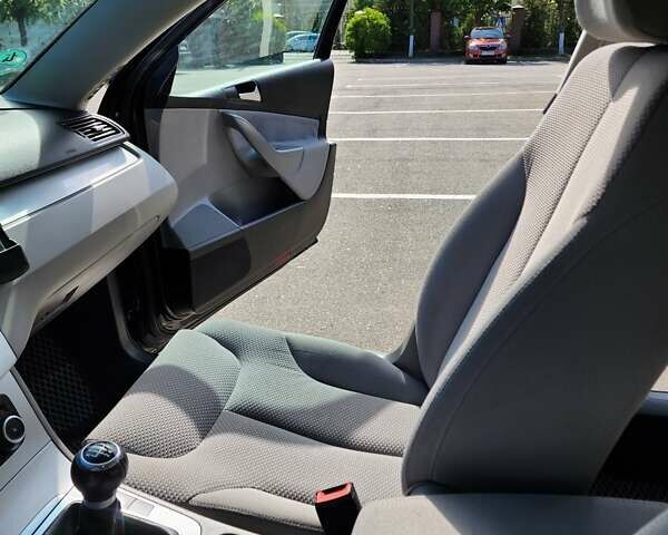 Черный Фольксваген Пассат, объемом двигателя 1.6 л и пробегом 340 тыс. км за 7000 $, фото 18 на Automoto.ua