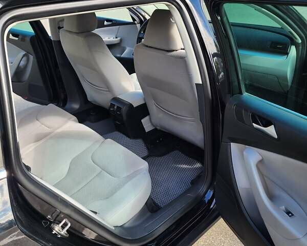 Черный Фольксваген Пассат, объемом двигателя 1.6 л и пробегом 340 тыс. км за 7000 $, фото 23 на Automoto.ua