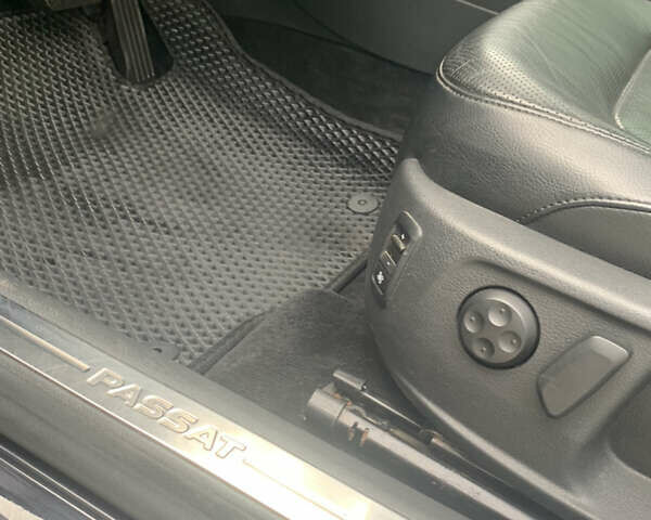 Черный Фольксваген Пассат, объемом двигателя 1.96 л и пробегом 229 тыс. км за 9600 $, фото 26 на Automoto.ua