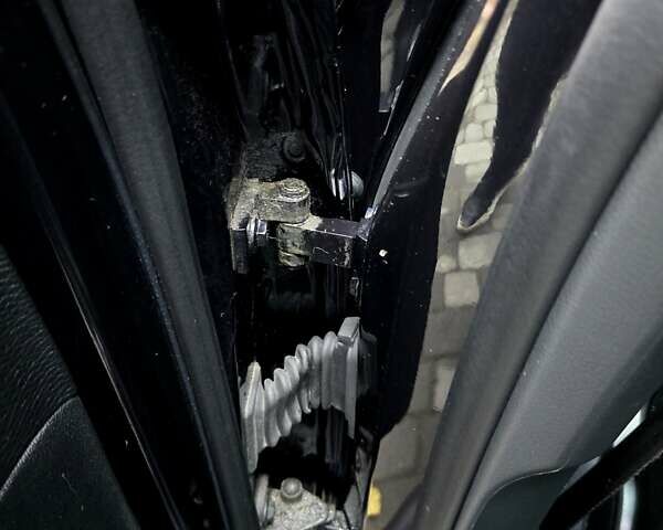 Черный Фольксваген Пассат, объемом двигателя 2 л и пробегом 225 тыс. км за 8800 $, фото 135 на Automoto.ua