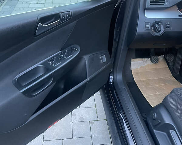 Чорний Фольксваген Пассат, об'ємом двигуна 1.6 л та пробігом 198 тис. км за 7550 $, фото 11 на Automoto.ua