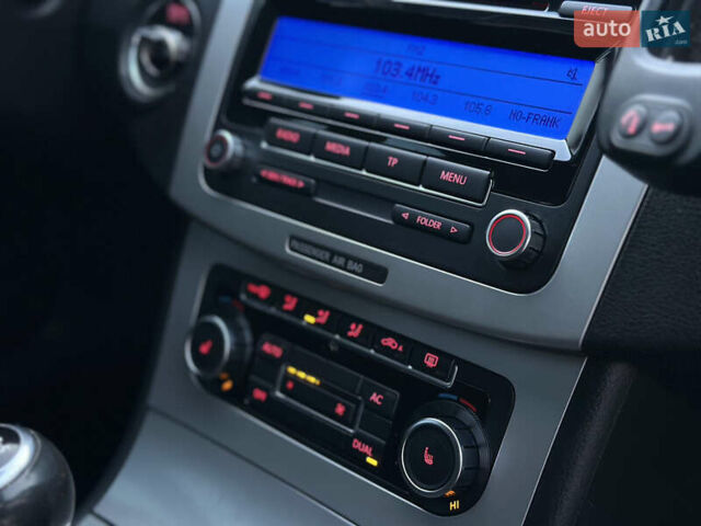 Чорний Фольксваген Пассат, об'ємом двигуна 1.6 л та пробігом 285 тис. км за 6999 $, фото 36 на Automoto.ua