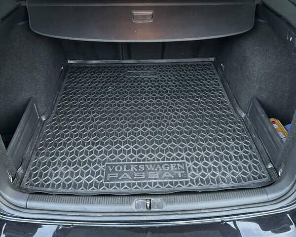 Черный Фольксваген Пассат, объемом двигателя 1.6 л и пробегом 333 тыс. км за 9300 $, фото 13 на Automoto.ua