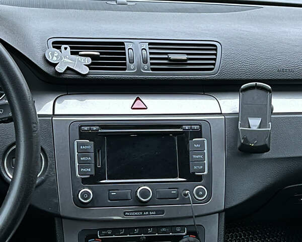 Черный Фольксваген Пассат, объемом двигателя 1.97 л и пробегом 322 тыс. км за 5850 $, фото 5 на Automoto.ua