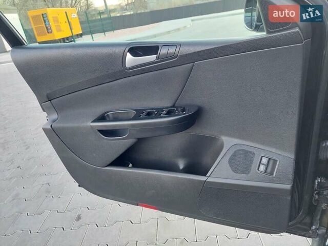 Черный Фольксваген Пассат, объемом двигателя 1.97 л и пробегом 239 тыс. км за 9222 $, фото 73 на Automoto.ua