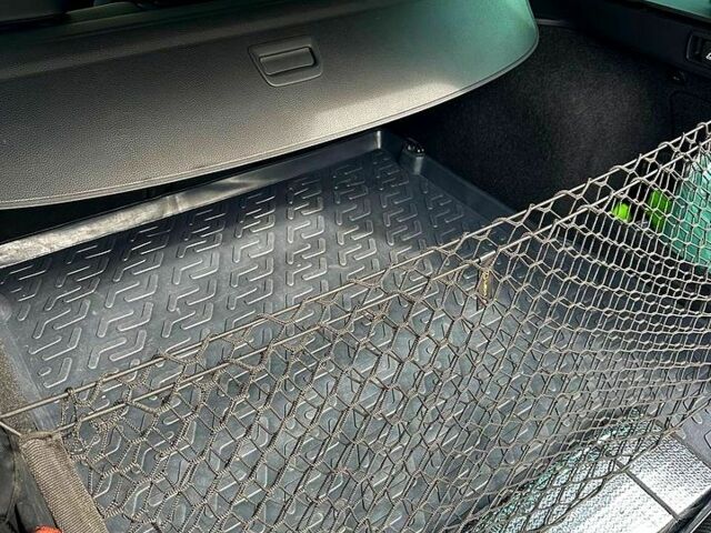 Чорний Фольксваген Пассат, об'ємом двигуна 2 л та пробігом 241 тис. км за 11000 $, фото 5 на Automoto.ua