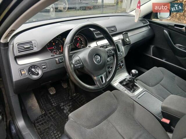 Черный Фольксваген Пассат, объемом двигателя 1.6 л и пробегом 321 тыс. км за 7300 $, фото 11 на Automoto.ua