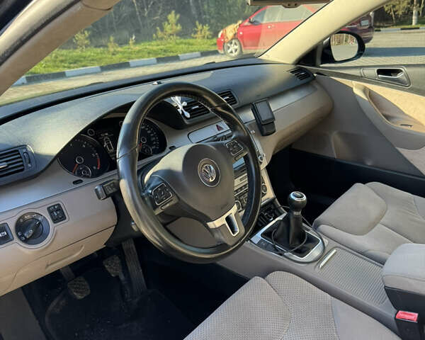 Черный Фольксваген Пассат, объемом двигателя 1.6 л и пробегом 351 тыс. км за 6700 $, фото 6 на Automoto.ua