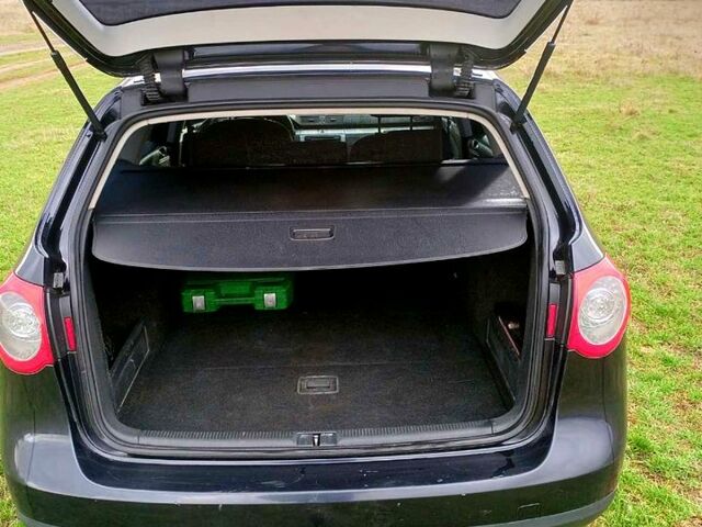 Черный Фольксваген Пассат, объемом двигателя 1.6 л и пробегом 200 тыс. км за 7500 $, фото 2 на Automoto.ua