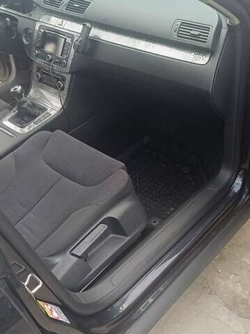 Чорний Фольксваген Пассат, об'ємом двигуна 1.6 л та пробігом 275 тис. км за 8300 $, фото 21 на Automoto.ua