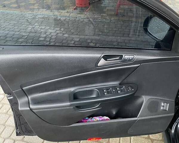 Чорний Фольксваген Пассат, об'ємом двигуна 2 л та пробігом 214 тис. км за 8900 $, фото 14 на Automoto.ua