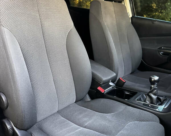 Черный Фольксваген Пассат, объемом двигателя 1.6 л и пробегом 229 тыс. км за 8222 $, фото 68 на Automoto.ua