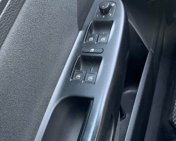 Черный Фольксваген Пассат, объемом двигателя 1.8 л и пробегом 176 тыс. км за 7350 $, фото 15 на Automoto.ua