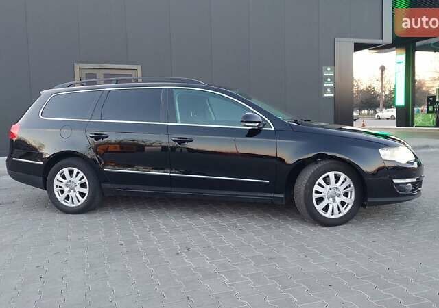 Черный Фольксваген Пассат, объемом двигателя 1.97 л и пробегом 239 тыс. км за 9222 $, фото 13 на Automoto.ua