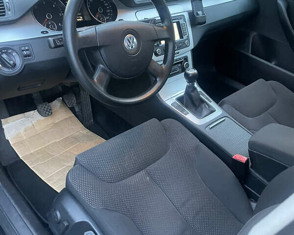 Чорний Фольксваген Пассат, об'ємом двигуна 1.6 л та пробігом 198 тис. км за 7550 $, фото 10 на Automoto.ua