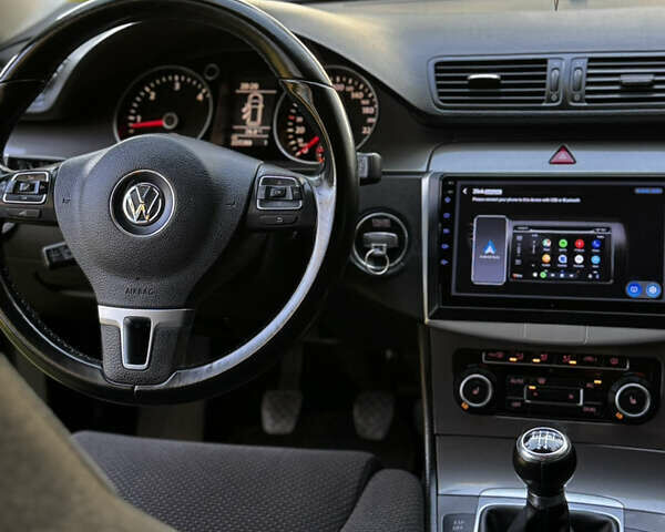 Черный Фольксваген Пассат, объемом двигателя 1.6 л и пробегом 229 тыс. км за 8222 $, фото 63 на Automoto.ua