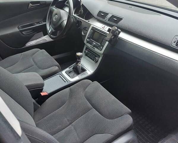 Черный Фольксваген Пассат, объемом двигателя 1.97 л и пробегом 274 тыс. км за 7500 $, фото 2 на Automoto.ua