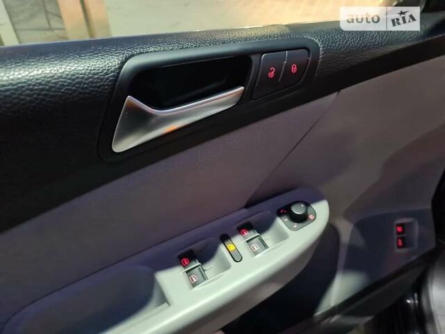 Черный Фольксваген Пассат, объемом двигателя 1.6 л и пробегом 340 тыс. км за 7000 $, фото 45 на Automoto.ua