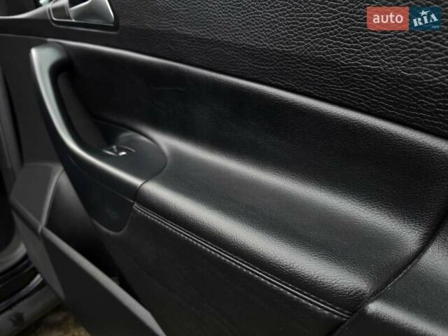 Черный Фольксваген Пассат, объемом двигателя 2 л и пробегом 225 тыс. км за 8800 $, фото 60 на Automoto.ua