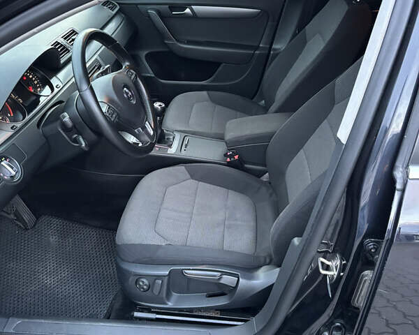 Черный Фольксваген Пассат, объемом двигателя 1.6 л и пробегом 333 тыс. км за 9300 $, фото 12 на Automoto.ua