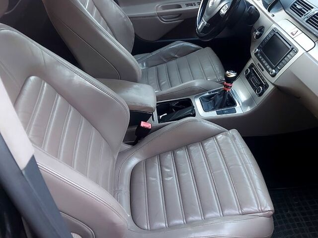 Чорний Фольксваген Пассат, об'ємом двигуна 1.6 л та пробігом 245 тис. км за 5800 $, фото 4 на Automoto.ua