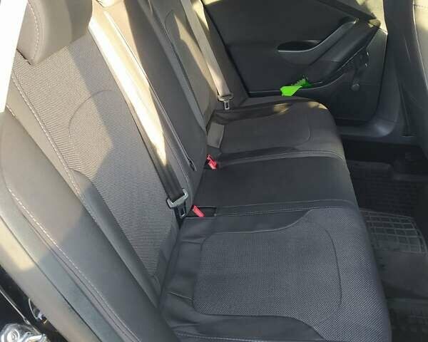 Чорний Фольксваген Пассат, об'ємом двигуна 2 л та пробігом 239 тис. км за 6200 $, фото 4 на Automoto.ua