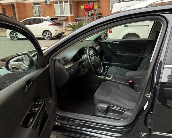 Чорний Фольксваген Пассат, об'ємом двигуна 1.8 л та пробігом 215 тис. км за 7700 $, фото 16 на Automoto.ua