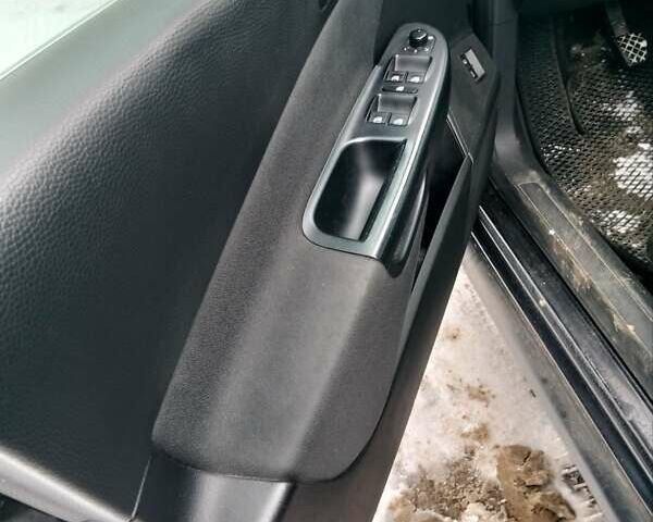 Чорний Фольксваген Пассат, об'ємом двигуна 2 л та пробігом 335 тис. км за 6400 $, фото 4 на Automoto.ua